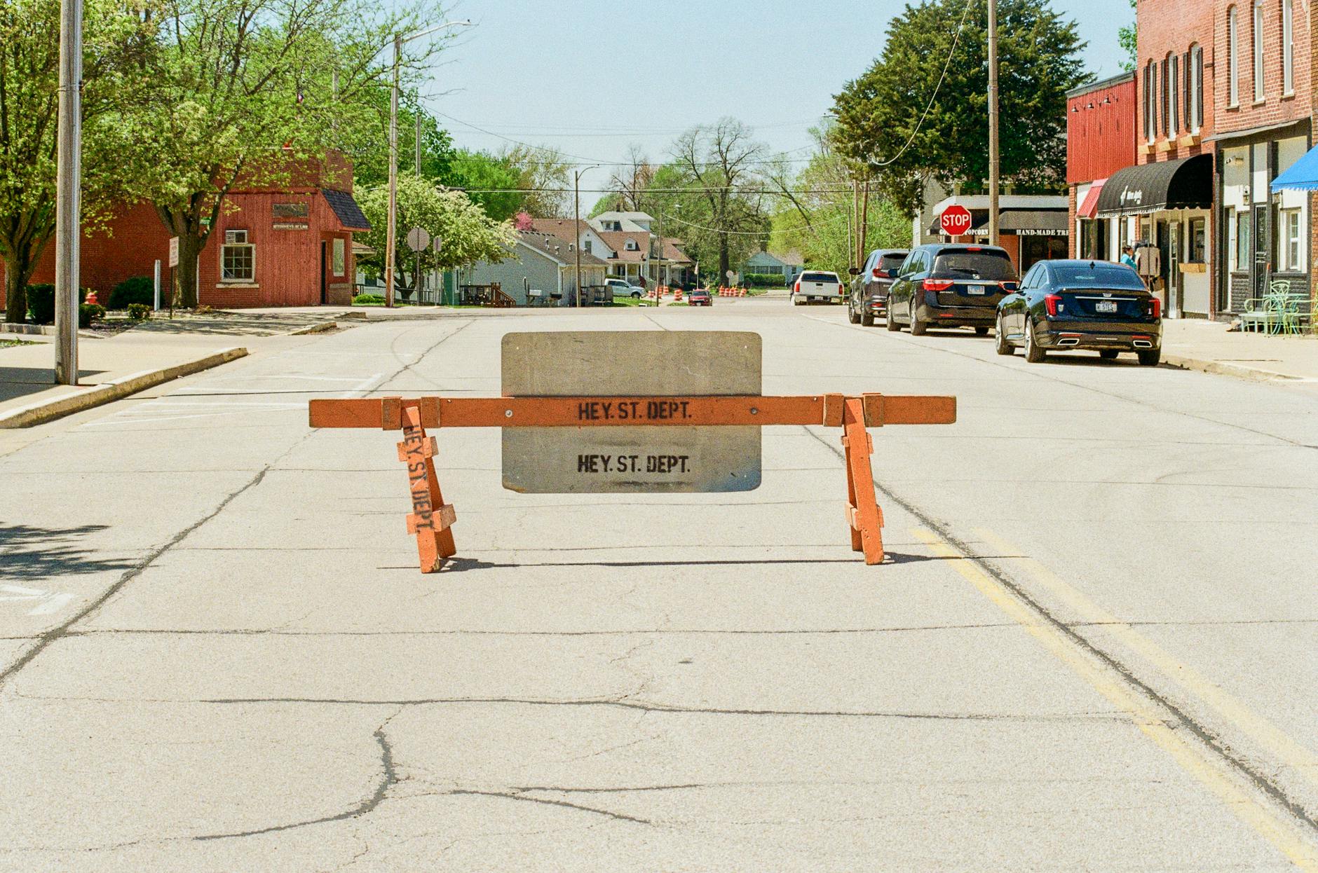 Blue Reflectors on the Road: What They Mean for Your Safety